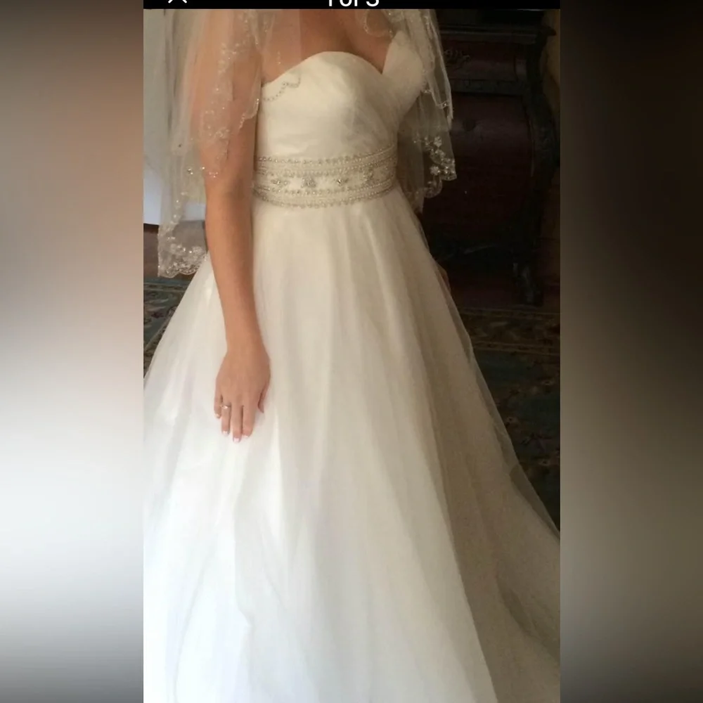 Oleg Cassini Wedding Dress. Size 6. Never worn no alterations - Picture 1 of 4